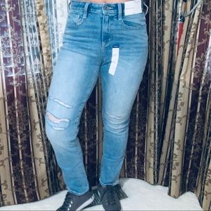 High waist distressed jeans